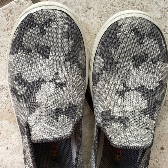 Rothy’s The Kids Sneaker Grey Camo - Picture 13 of 15